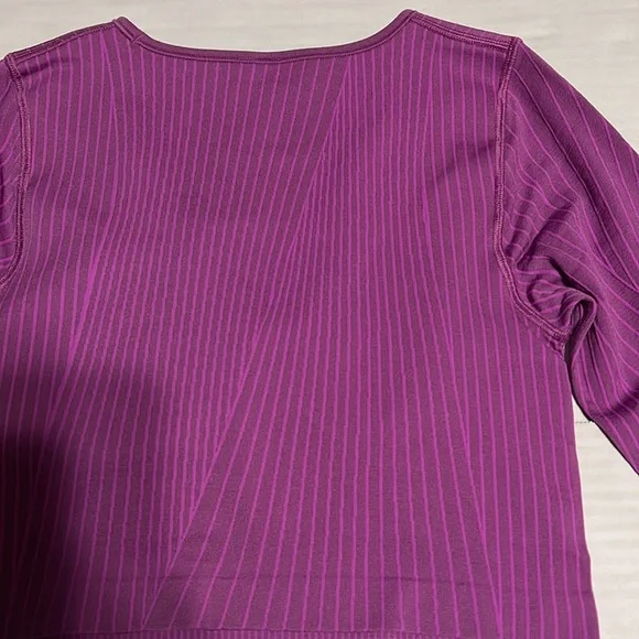 Lululemon Cropped Long Sleeve - Picture 3 of 6